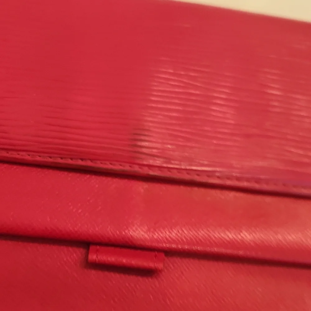 LV Long Wallet. Beautiful Red Louis Vuitton Wallet - Picture 6 of 16